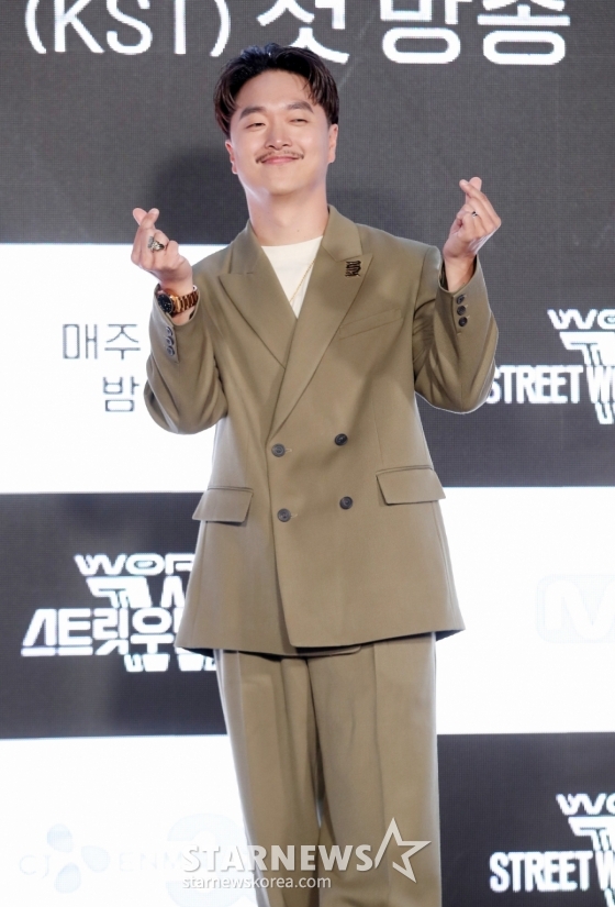 댄서 마이크 송이 27일 오전 서울 강남구 에스제이쿤스트할레에서 진행된 Mnet &#039;월드 오브 스트릿 우먼 파이터&#039; 제작발표회에 참석해 포즈를 취하고 있다. /2025.05.27 /사진=김휘선 hwijpg@