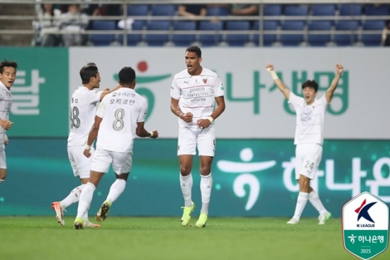 조르지(가운데)의 골 세리머니. /사진=한국프로축구연맹 제공