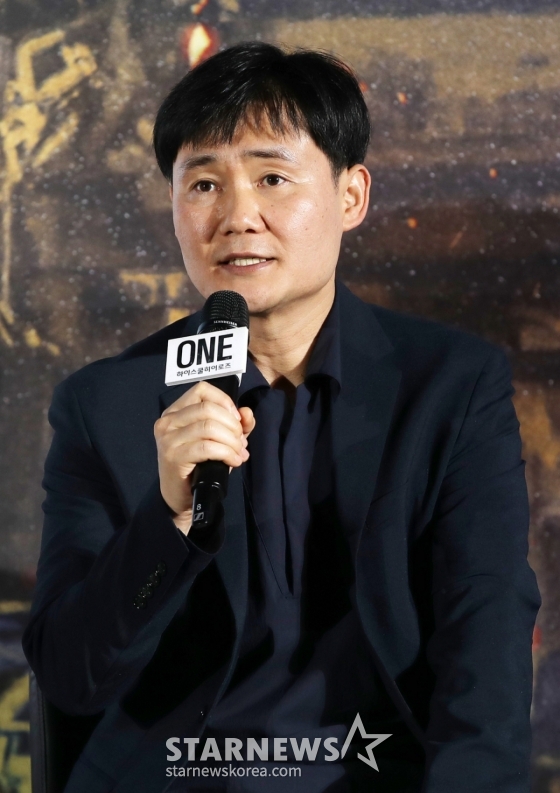 이성태 감독이 28일 서울 광진구 롯데시네마 건대입구에서 진행된 드라마 &#039;ONE : 하이스쿨 히어로즈&#039; 제작발표회에 참석해 질의응답을 하고 있다. /2025.05.28 /사진=김휘선 hwijpg@