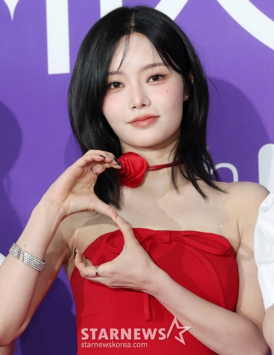 (서울=뉴스1) 권현진 기자 = 피프티피프티 키나가 22일 오후 서울 성북구 안암동 고려대학교 화정체육관에서 열린 &#039;제 1회 디어워즈&#039; 레드카펫 행사에 참석해 포즈를 취하고 있다. 2025.2.22/뉴스1  Copyright (C) 뉴스1. All rights reserved. 무단 전재 및 재배포,  AI학습 이용 금지. /사진=(서울=뉴스1) 권현진 기자