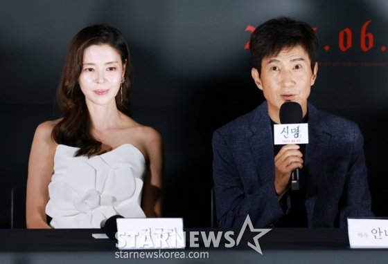 배우 김규리, 안내상이 29일 오후 서울 CGV용산아이파크몰에서 진행된 영화 &#039;신명&#039;(감독 김남균) 제작발표회에 참석해 질문에 답하고 있다. /2025.05.29 /사진=이동훈 photoguy@
