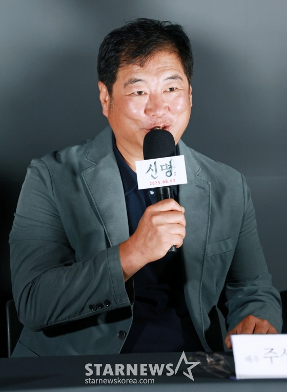 배우 주성환이 29일 오후 서울 CGV용산아이파크몰에서 진행된 영화 &#039;신명&#039;(감독 김남균) 제작발표회에 참석해 질문에 답하고 있다. /2025.05.29 /사진=이동훈 photoguy@