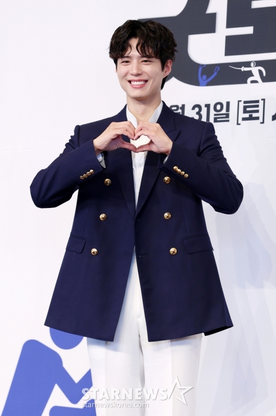 배우 박보검이 29일 서울 구로구 더 링크 서울 트리뷰트 포트폴리오 호텔에서 열린 JTBC 토일 드라마 &#039;굿보이&#039; 제작발표회에서 포즈를 취하고 있다. /2025.05.29 /사진=김휘선 hwijpg@