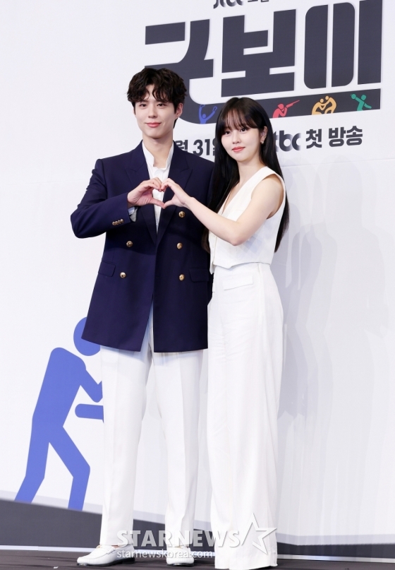 배우 박보검, 김소현이 29일 서울 구로구 더 링크 서울 트리뷰트 포트폴리오 호텔에서 열린 JTBC 토일 드라마 &#039;굿보이&#039; 제작발표회에서 포즈를 취하고 있다. /2025.05.29 /사진=김휘선 hwijpg@