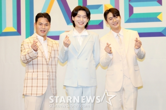 가수 천록담, 김용빈, 손빈아가 서울 마포구 스탠포드호텔에서 열린 TV조선 &#039;미스터트롯3&#039; TOP7 기자간담회에서 포즈를 취하고 있다. /사진=김휘선 hwijpg@