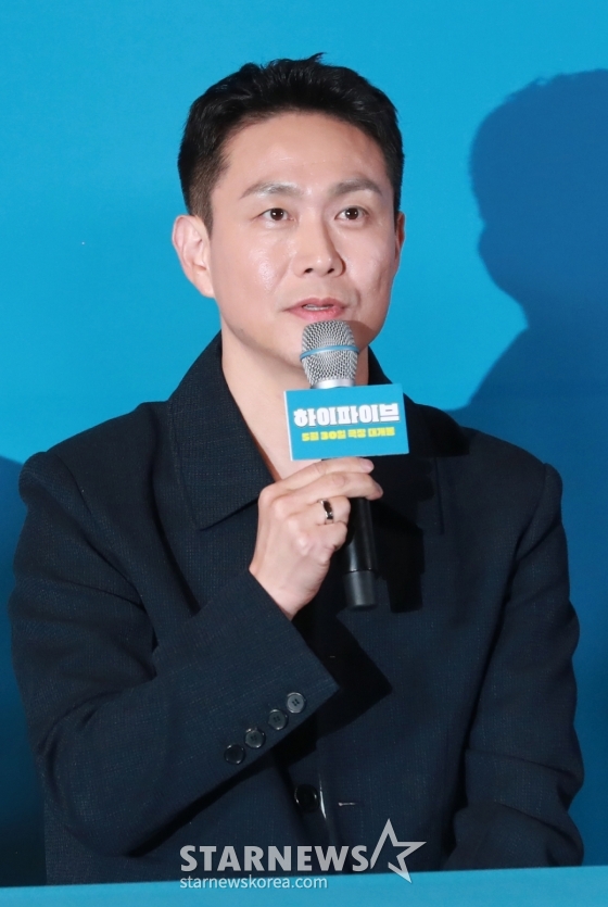 배우 오정세가 26일 오후 서울 CGV용산아이파크몰에서 진행된 영화 &#039;하이파이브&#039;(감독 강형철) 언론배급시사회 및 기자간담회에 참석해 질문에 답하고 있다.  장기이식으로 우연히 각기 다른 초능력을 얻게 된 다섯 명이 그들의 능력을 탐하는 자들과 만나 벌어지는 판타지, 코미디, 액션 영화 ‘하이파이브’는 오는 30일 개봉한다. /2025.05.26 /사진=이동훈 photoguy@