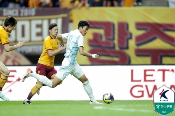 울산 HD 공격수 허율(가운데). /사진=한국프로축구연맹 제공