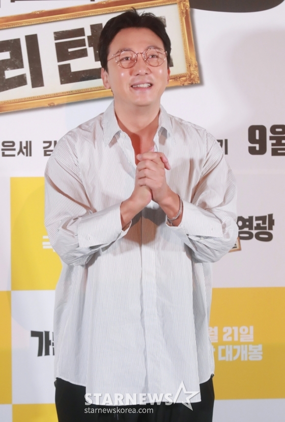 배우 탁재훈이 19일 오전 서울 CGV용산아이파크몰에서 진행된 영화 &#039;가문의 영광: 리턴즈&#039;(감독 정태원, 정용기) 언론시사회 및 기자간담회에 참석해 포즈를 취하고 있다.  잘 나가는 스타 작가 대서와 가문의 막내딸 진경을 결혼시키기 위해 온갖 음모를 꾸미는 장씨 가문의 사생결단 결혼성사 대작전을 그린 코미디 &#039;가문의 영광: 리턴즈&#039;는 오는 21일 개봉한다. /2023.09.19 /사진=이동훈