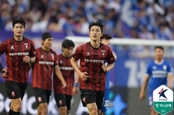 전반전 선제골 득점한 이상혁(가운데). /사진=한국프로축구연맹 제공