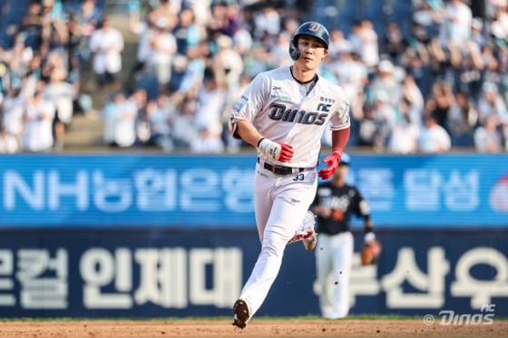 NC 한석현이 1일 창원 한화전에서 2회 2점 홈런을 터트리고 그라운드를 돌고 있다. /사진=NC 다이노스 제공 