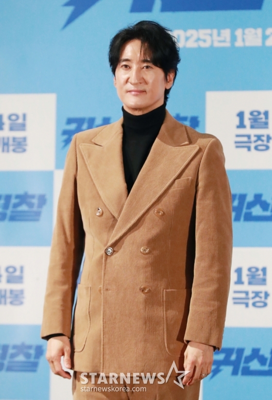 배우 신현준이 13일 오후 서울 CGV용산아이파크몰에서 진행된 영화 &#039;귀신경찰&#039;(감독 김영준) 언론배급시사회 및 기자간담회에 참석해 포즈를 취하고 있다. /2025.01.13 /사진=이동훈 photoguy@