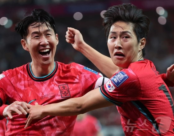 지난해 6월 서울 마포구 상암동 서울월드컵경기장에서 열린 2026 북중미 월드컵 아시아 2차 예선 조별리그 C조 6차전 대한민국과 중국의 경기 후반전, 대한민국 이강인이 선취골을 넣은 뒤 손흥민과 기쁨을 나누고 있다. /사진=뉴스1
