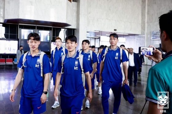 3일 전세기를 타고 이라크 현지에 도착한 대한민국 축구대표팀 선수들. /사진=대한축구협회 제공