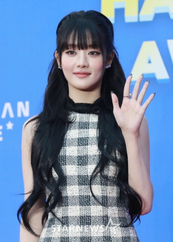 가수 민니가 15일 오후 서울 중구 장충체육관에서 진행된 &#039;한터뮤직어워즈 2024&#039; 레드카펫행사에 참석해 포즈를 취하고 있다. /2025.02.15 /사진=이동훈 photoguy@