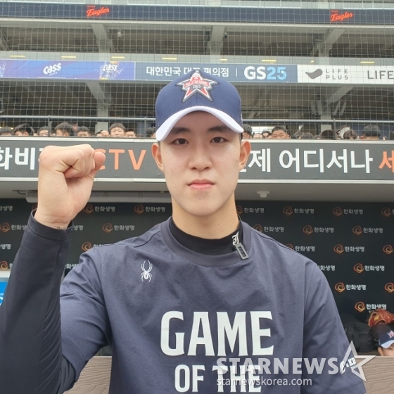 장충고 문서준이 2일 대전한화생명 볼파크에서 열린 2025 한화이글스배 고교대학 올스타전을 앞두고 취재진과 인터뷰에 응했다. /사진=김동윤 기자