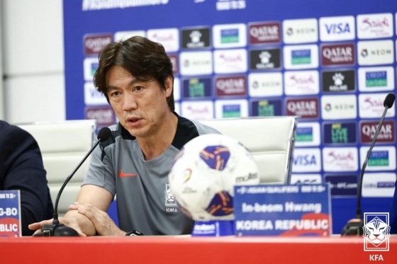 6일 오전 3시 15분 이라크 바스라 국제경기장에서 열리는 이라크와의 2026 국제축구연맹(FIFA) 북중미 월드컵 아시아 3차 예선을 하루 앞두고 공식 기자회견에 참석한 홍명보 축구대표팀 감독. /사진=대한축구협회 제공