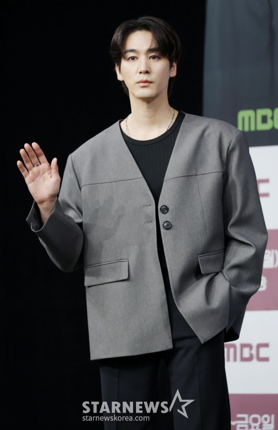 배우 오창석이 5일 오전 서울 마포구 상암동 MBC 사옥에서 진행된 일일드라마 &#039;태양을 삼킨 여자&#039; 제작발표회에 참석해 포즈를 취하고 있다.   피해자가 가해자로 둔갑한 세상, 하나뿐인 딸의 이름으로 재벌가에 맞선 한 여자의 처절한 복수극을 그린 드라마 &#039;태양을 삼킨 여자&#039;는 오는 9일 첫 방송된다. /2025.06.05 /사진=이동훈 photoguy@