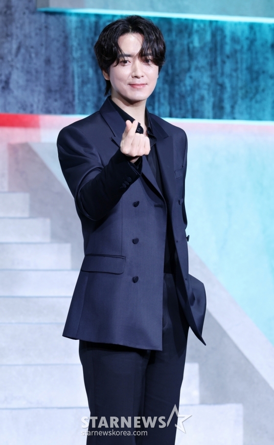 배우 이준혁이 5일 서울 중구 앰배서더 서울 풀만에서 열린 넷플릭스 &#039;광장&#039; 제작발표회에 참석해 포즈를 취하고 있다. /2025.06.05 /사진=김휘선 hwijpg@