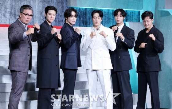 배우 안길강, 공명, 이준혁, 소지섭, 추영우, 조한철이 5일 서울 중구 앰배서더 서울 풀만에서 열린 넷플릭스 &#039;광장&#039; 제작발표회에 참석해 포즈를 취하고 있다. /2025.06.05 /사진=김휘선 hwijpg@