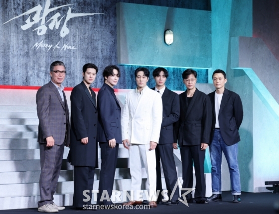 배우 안길강, 공명, 이준혁, 소지섭, 추영우, 조한철, 최성은 감독이 5일 서울 중구 앰배서더 서울 풀만에서 열린 넷플릭스 &#039;광장&#039; 제작발표회에 참석해 포즈를 취하고 있다. /2025.06.05 /사진=김휘선 hwijpg@