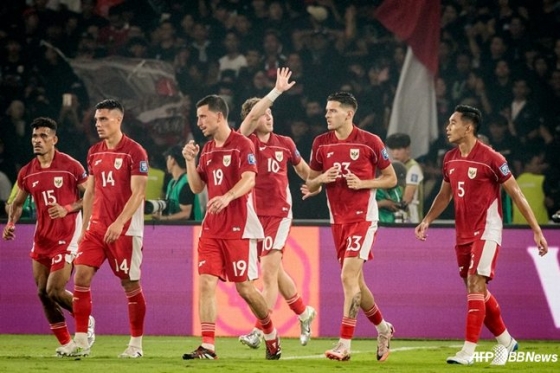  5일(한국시간) 인도네시아 자카르타의 겔로라 붕 카르노 경기장에서 열린 2026 국제축구연맹(FIFA) 북중미월드컵 3차 예선 C조 9라운드에서 인도네시아가 중국을 상대로 선제골을 넣고 기뻐하고 있다. /AFPBBNews=뉴스1