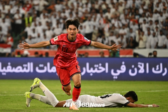 축구대표팀 미드필더 김진규가 6일(한국시간) 이라크와의 2026 국제축구연맹(FIFA) 북중미 월드컵 아시아 3차 예선에서 득점 이후 골 세리머니를 하고 있다. /AFPBBNews=뉴스1