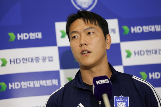 2025 FIFA 클럽 월드컵 출전을 위해 미국으로 출국하기 전 인터뷰 중인 울산 HD 김영권. /사진=울산 HD 제공