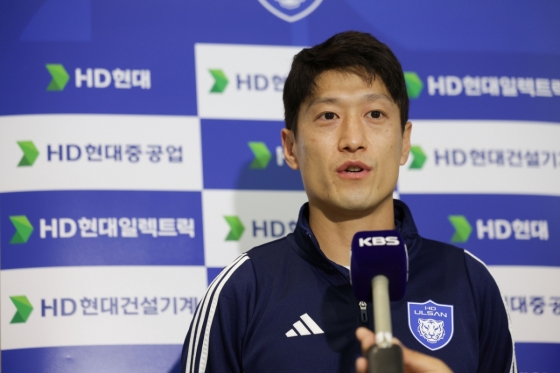 2025 FIFA 클럽 월드컵 출전을 위해 미국으로 출국하기 전 인터뷰 중인 울산 HD 이청용. /사진=울산 HD 제공