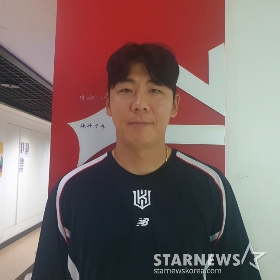 KT 이정훈이 6일 수원 SSG전을 승리로 이끈 뒤 스타뉴스와 인터뷰에 응했다. /사진=김동윤 기자 