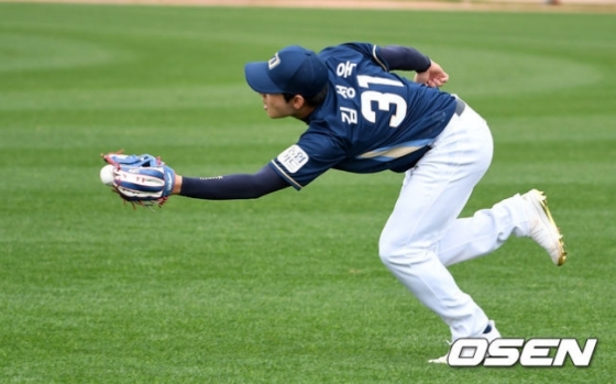 김성욱의 외야 수비 장면.