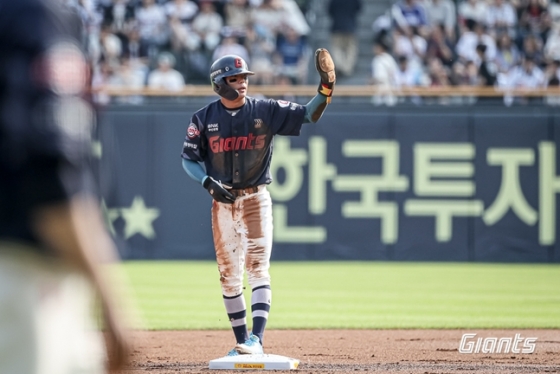 2루타를 친 장두성의 모습.  /사진=롯데 자이언츠
