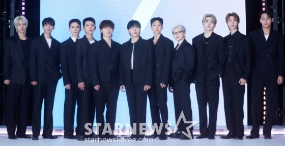 [서울=뉴시스] 김혜진 기자 = 그룹 세븐틴(왼쪽부터 준, 도겸, 버논, 조슈아, 디노, 승관, 호시, 우지, 에스쿱스, 디에잇, 민규)이 4일 오후 서울 용산구 한화손해보험 한남사옥에서 열린 에어비앤비 CEO와 아티스트 세븐틴이 함께하는 포토 행사에서 포즈를 취하고 있다. 2025.06.04. jini@newsis.com /사진=김혜진