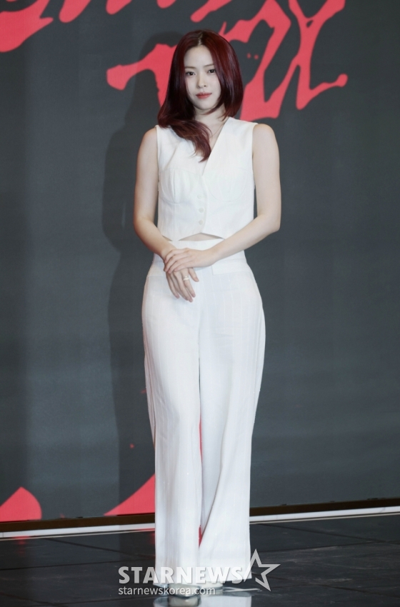 걸그룹 있지(ITZY) 류진이 9일 오후 서울 송파구 소피텔 앰배서더 호텔에서 진행된 새 미니 앨범 ‘걸스 윌 비 걸스’(Girls Will Be Girls) 발매기념 기자간담회에 참석해 포즈를 취하고 있다.   이번 앨범에는 타이틀곡 ‘걸스 윌 비 걸스’(Girls Will Be Girls)를 비롯해 ‘키스 앤 텔(Kiss &amp; Tell), ’락드 앤 로디드‘(Locked N Loaded), ’프라미스‘(Promise), ’워크‘(Walk) 등 총 5곡이 수록됐다. /2025.06.09 /사진=이동훈 photoguy@