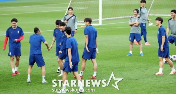 즐겁게 훈련하는 한국 대표팀 선수들.  /사진=강영조 선임기자