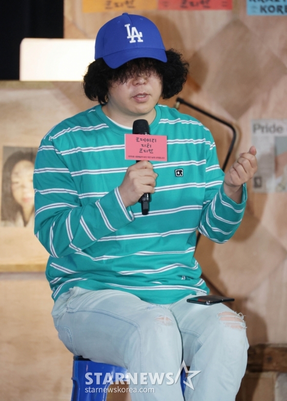 이창수 PD가 10일 오전 서울 여의도 KBS 별관에서 진행된 KBS 2TV 예능 &#039;크레이지 리치 코리안&#039; 제작발표회에서 질문에 답하고 있다.  다양한 분야에서 본업에 미쳐 성공을 이룬 K-피플들을 직접 찾아가 그들의 삶과 철학과 열정을 조명하는 휴먼 리얼리티 예능 &#039;크레이지 리치 코리안&#039;은 오는 15일 첫 방송된다. /2025.06.10 /사진=이동훈 photoguy@