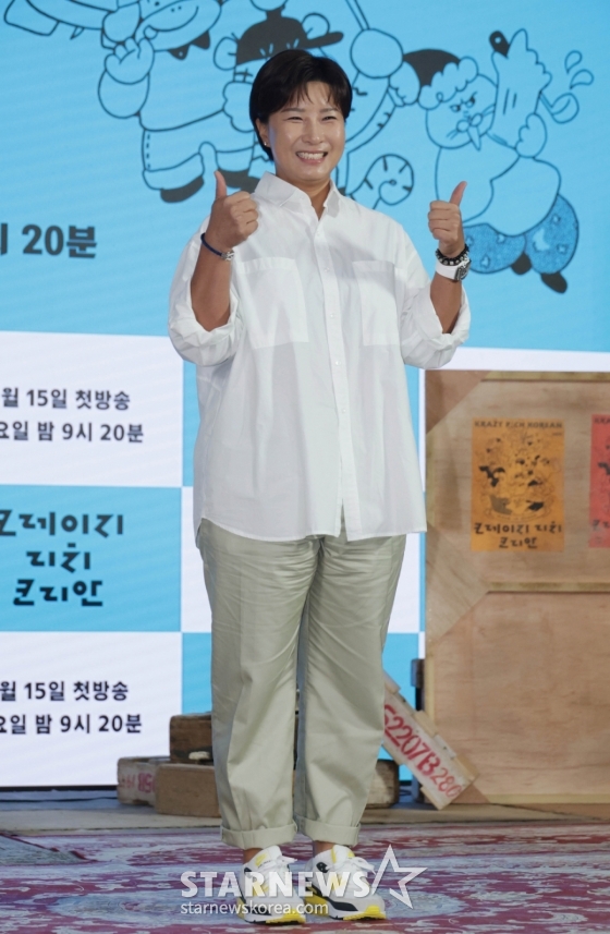 방송인 박세리가 10일 오전 서울 여의도 KBS 별관에서 진행된 KBS 2TV 예능 &#039;크레이지 리치 코리안&#039; 제작발표회에서 포즈를 취하고 있다.  다양한 분야에서 본업에 미쳐 성공을 이룬 K-피플들을 직접 찾아가 그들의 삶과 철학과 열정을 조명하는 휴먼 리얼리티 예능 &#039;크레이지 리치 코리안&#039;은 오는 15일 첫 방송된다. /2025.06.10 /사진=이동훈 photoguy@