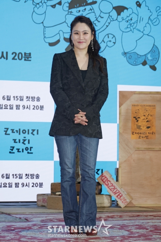 지휘자 장한나가 10일 오전 서울 여의도 KBS 별관에서 진행된 KBS 2TV 예능 &#039;크레이지 리치 코리안&#039; 제작발표회에서 포즈를 취하고 있다.  다양한 분야에서 본업에 미쳐 성공을 이룬 K-피플들을 직접 찾아가 그들의 삶과 철학과 열정을 조명하는 휴먼 리얼리티 예능 &#039;크레이지 리치 코리안&#039;은 오는 15일 첫 방송된다. /2025.06.10 /사진=이동훈 photoguy@