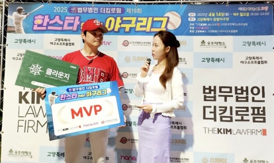 MVP를 수상한 BMB 배우 이종혁(왼쪽). /사진=한스타미디어