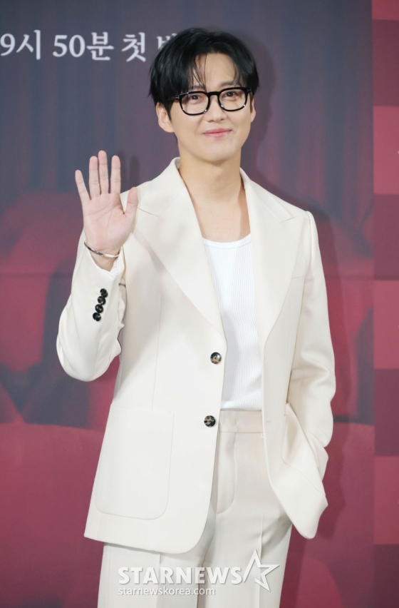 배우 남궁민이 10일 오후 서울 CGV용산아이파크몰에서 진행된 SBS금토드라마 &#039;우리영화&#039; 제작발표회에 참석해 포즈를 취하고 있다.  다음이 없는 영화 감독 ‘제하’와 오늘이 마지막인 배우 ‘다음’의 내일로 미룰 수 없는 사랑 이야기 &#039;우리영화&#039;는 오는 13일 첫 방송된다. /2025.06.10 /사진=이동훈 photoguy@
