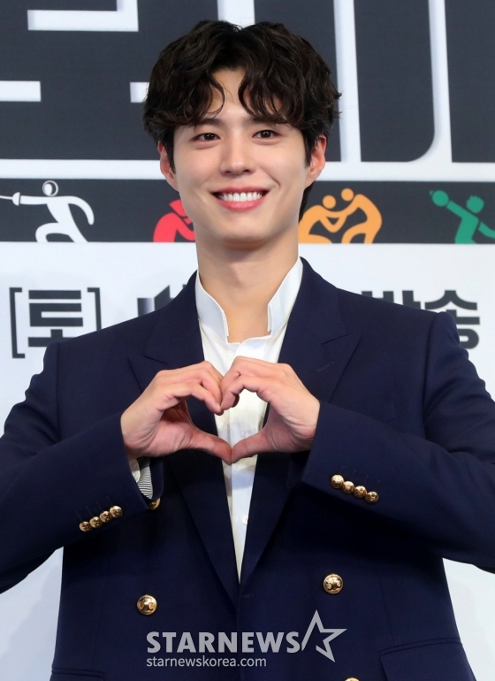 [서울=뉴시스] 김혜진 기자 = 배우 박보검이 29일 오후 서울 구로구 신도림동 더 링크 서울 트리뷰트 포트폴리오 호텔에서 열린 JTBC 토일 드라마 &#039;굿보이&#039; 제작발표회에서 포즈를 취하고 있다. 2025.05.29. jini@newsis.com /사진=김혜진