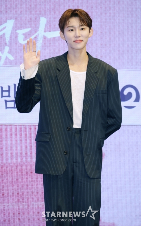 배우 서범준이 11일 오후 서울 구로구 디큐브시티에서 진행된 KBS 2TV 수목드라마 &#039;남주의 첫날밤을 가져버렸다&#039; 제작발표회에 참석해 포즈를 취하고 있다.  평범한 여대생의 영혼이 깃든 로맨스 소설 속 병풍 단역이 소설 최강 집착 남주와 하룻밤을 보내며 펼쳐지는 노브레이크 경로 이탈 로맨스 판타지 &#039;남주의 첫날밤을 가져버렸다&#039;는 오늘(11일) 밤 첫 방송된다. /2025.06.11 /사진=이동훈 photoguy@