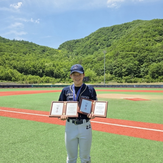 2관왕을 수상한 김찬우. /사진=인천중구드림리틀야구단