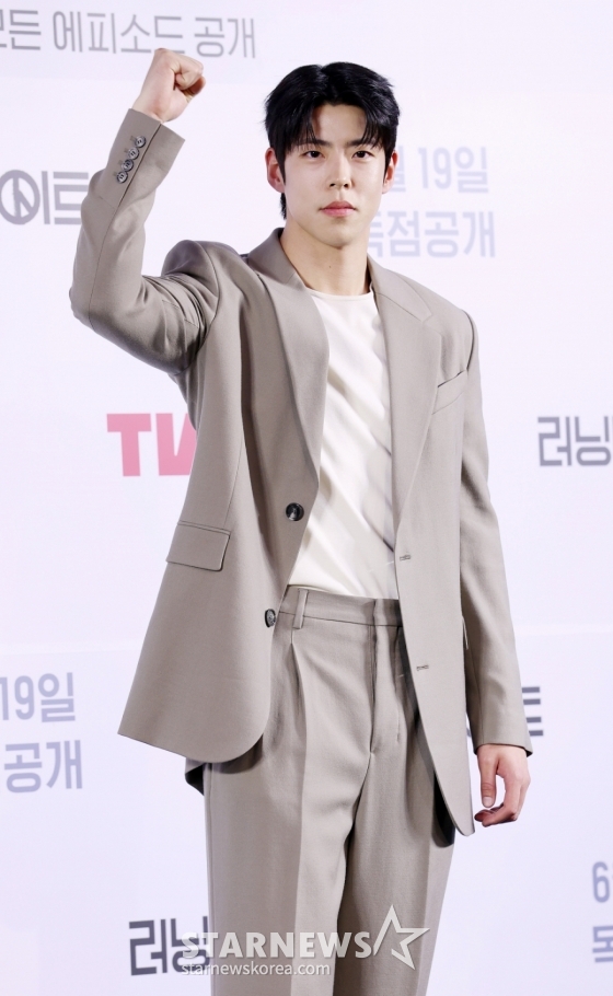 배우 최우성이 12일 서울 마포구 스탠포드호텔에서 진행된 티빙 오리지널 드라마 &#039;러닝메이트&#039; 제작발표회에 참석해 포즈를 취하고 있다. /2025.06.12 /사진=김휘선 hwijpg@
