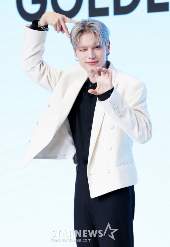 그룹 에이티즈 우영이 12일 서울 마포구 호텔 나루 서울 엠갤러리에서 진행된 미니 12집 &#039;GOLDEN HOUR : Part.3&#039; 발매 기념 기자간담회에서 포즈를 취하고 있다. /2025.06.12 /사진=김휘선 hwijpg@