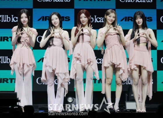 걸그룹 아르테미스가 12일 오후 서울 광진구 예스24라이브홀에서 진행된 새 앨범 ‘Club Icarus’ 발매기념 쇼케이스에서 포즈를 취하고 있다. /2025.06.12 /사진=이동훈 photoguy@