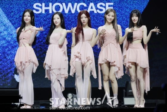 걸그룹 아르테미스가 12일 오후 서울 광진구 예스24라이브홀에서 진행된 새 앨범 ‘Club Icarus’ 발매기념 쇼케이스에서 포즈를 취하고 있다. /2025.06.12 /사진=이동훈 photoguy@