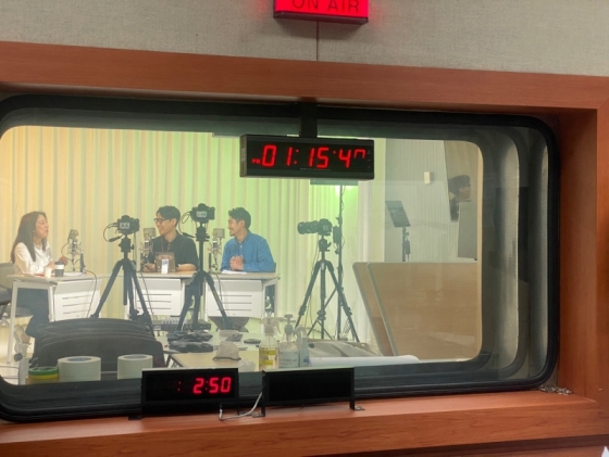 임경선 작가, MC 이진현, 다케다 히로미츠