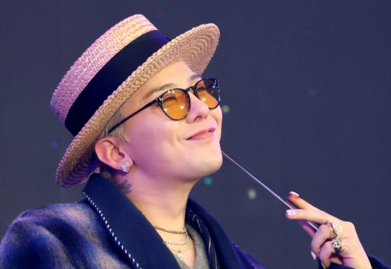 (대전=뉴스1) 권현진 기자 = 빅뱅 지드래곤(GD, 본명 권지용)이 9일 오후 대전 유성구 카이스트 본원 류근철 스포츠 컴플렉스에서 열린 &#039;이노베이트 코리아 2025&#039; 스페셜 토크쇼에서 미소를 짓고 있다. 2025.4.9/뉴스1  Copyright (C) 뉴스1. All rights reserved. 무단 전재 및 재배포,  AI학습 이용 금지. /사진=(대전=뉴스1) 권현진 기자