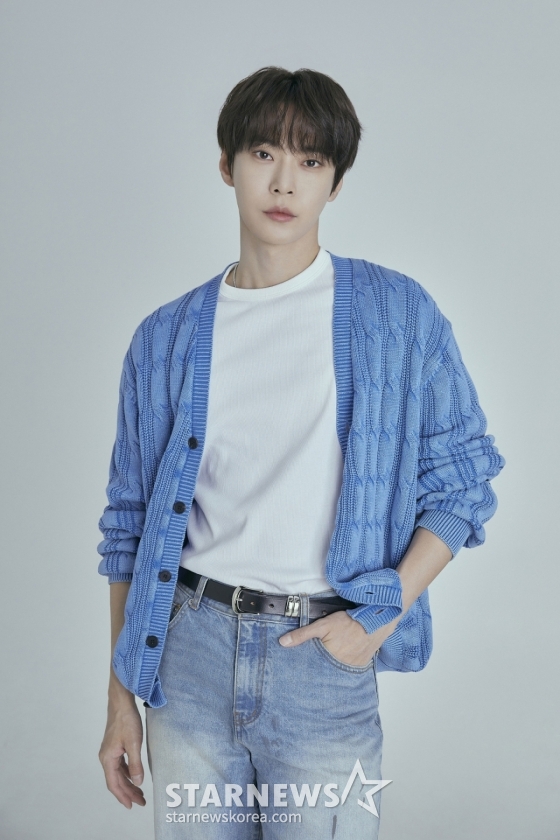그룹 NCT 도영이 지난 5일 진행된 라운드 인터뷰를 위해 포즈를 취하고 있다. /사진제공=SM /25.06.09 /사진=김휘선 hwijpg@