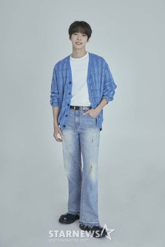 그룹 NCT 도영이 지난 5일 진행된 라운드 인터뷰를 위해 포즈를 취하고 있다. /사진제공=SM /25.06.09 /사진=김휘선 hwijpg@